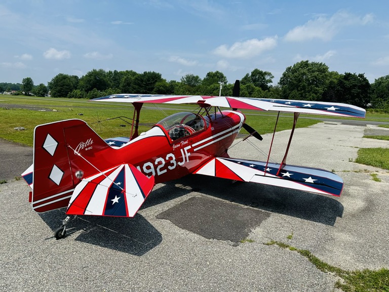 Pitts S-2C aerobatic biplane